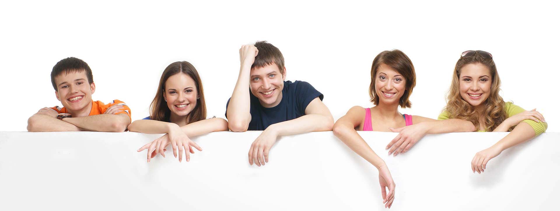 La clínica dental Dentalarroque recomienda Invisalign teen boadilla como tratamiento de ortodoncia invisible para los adolescentes.
