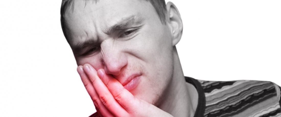 La caries, una rotura dental y la enfermedad de las encías son posibles motivos por el dolor de dientes en majadahonda. Acuda a Dentalarroque para mantener la boca sana.