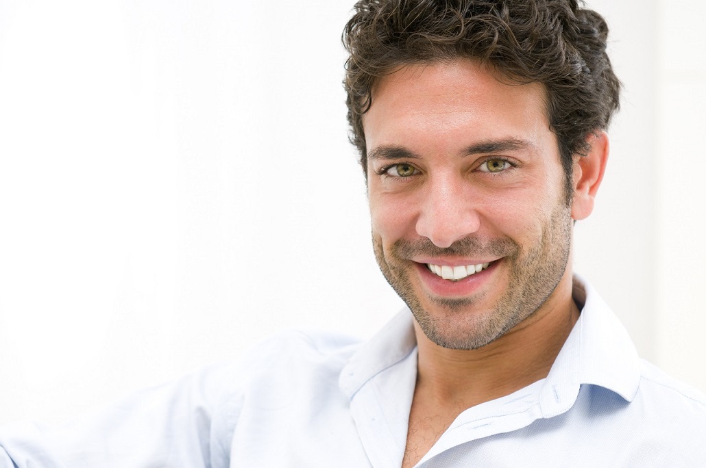 ¿Qué se siente al llevar un implante dental? La clínica dental Dentalarroque recomienda los implantes dentales para remplazar una o varias piezas dentales. Es el mjor tratamiento dental para los dientes ausentes.