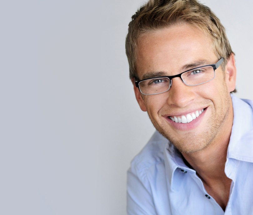 La clínica dental Dentalarroque indica que hay varios beneficios del blanqueamiento dental en boadilla. Se pueden destacar el precio, la comodidad, la rapidez y el resultado. Consigue ahora una sonrisa brillante y blanca.