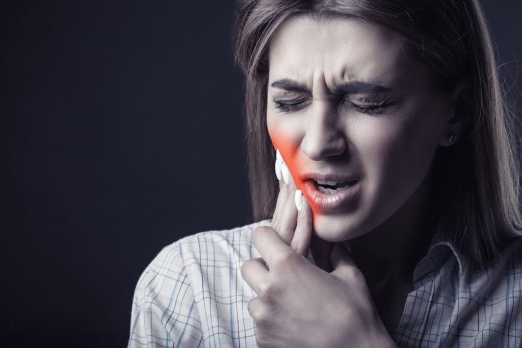 ¿Qué son las muelas del juicio? Un buen cuidado oral con el apoyo de las revisiones dentales periódicas ayudan a mantener la salud bucal sana.