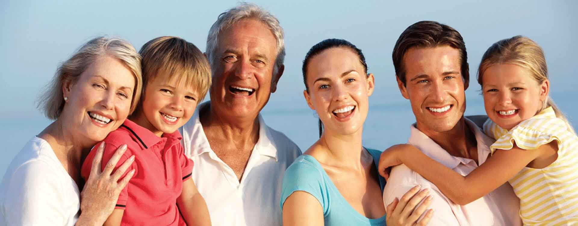El dentista en Dentalarroque indica que el cuidado bucal por edad es fundamental para prevenir las enfermedades orales.