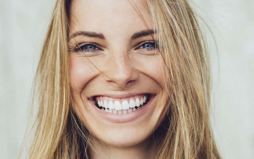 ¿Qué función tiene la odontología estética? Este es un tratamiento dental para mejorar el aspecto de la sonrisa.
