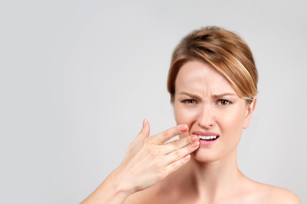 5 riesgos de un diente astillado