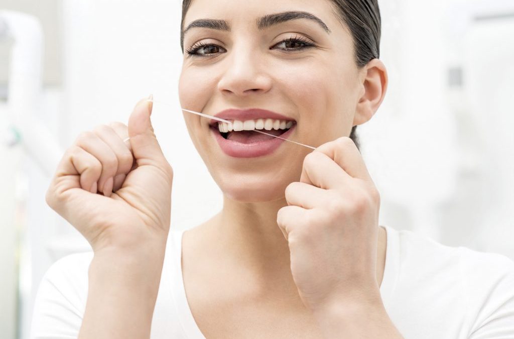 ¿Qué es la periodontitis? Hay que mantener la boca limpia para prevenir la acumulación de placa y sarro.