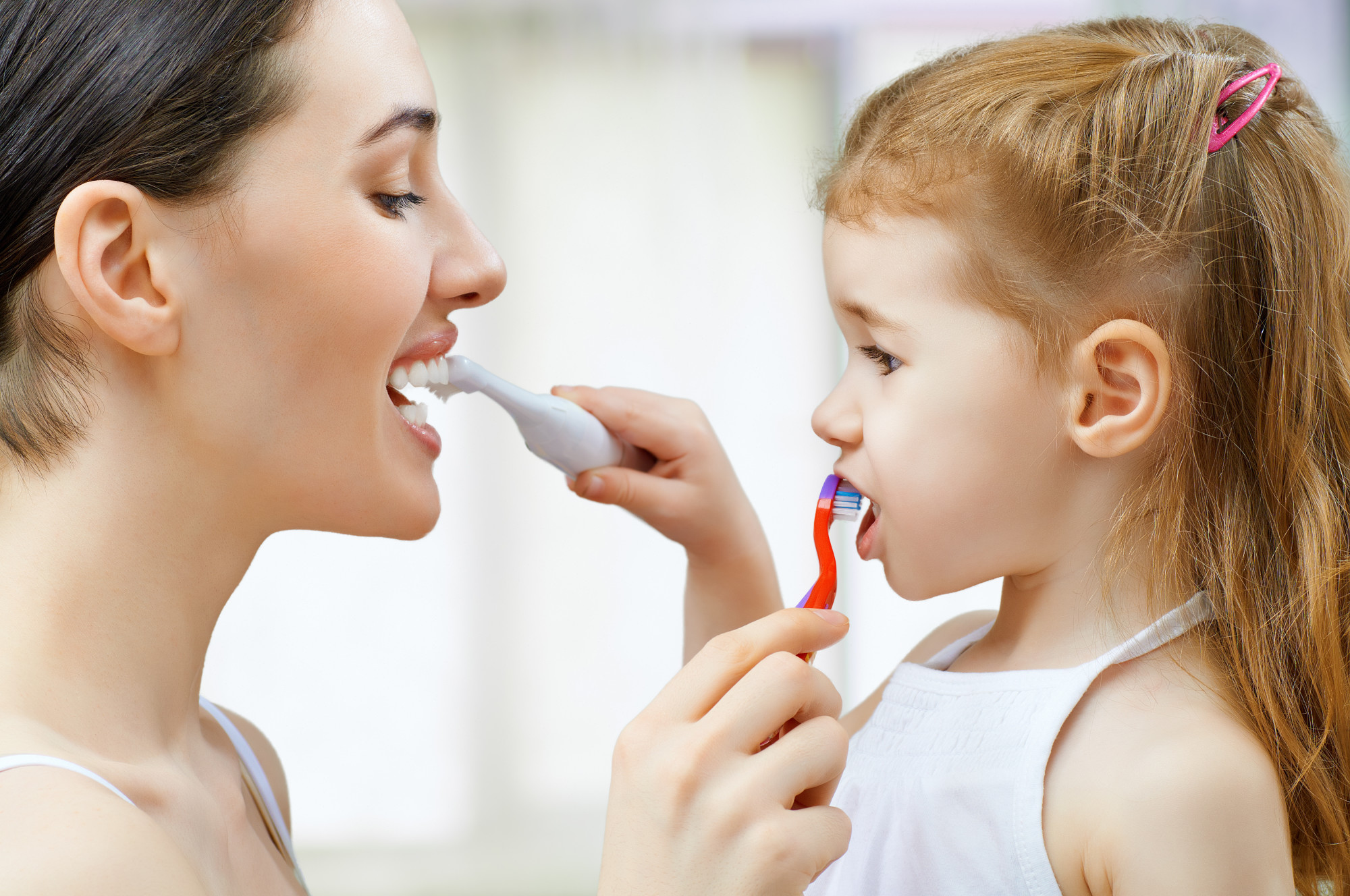 Curiosidades sobre la salud bucal. Es posible mantener una sonrisa sana con un buen cuidado oral.