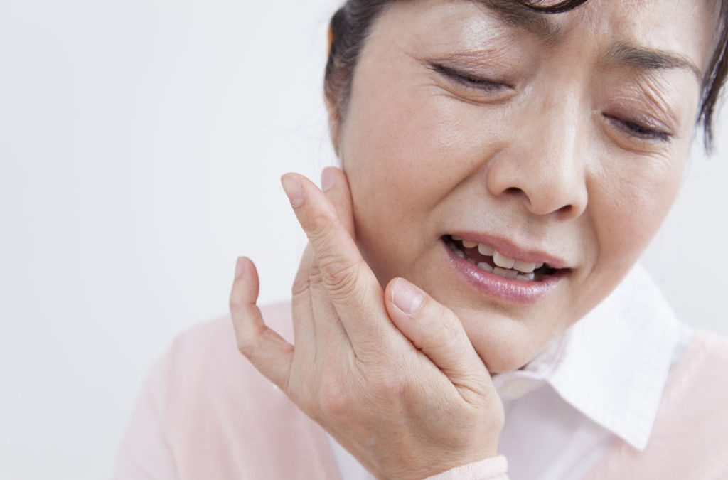 ¿Qué causa dolor en los dientes?