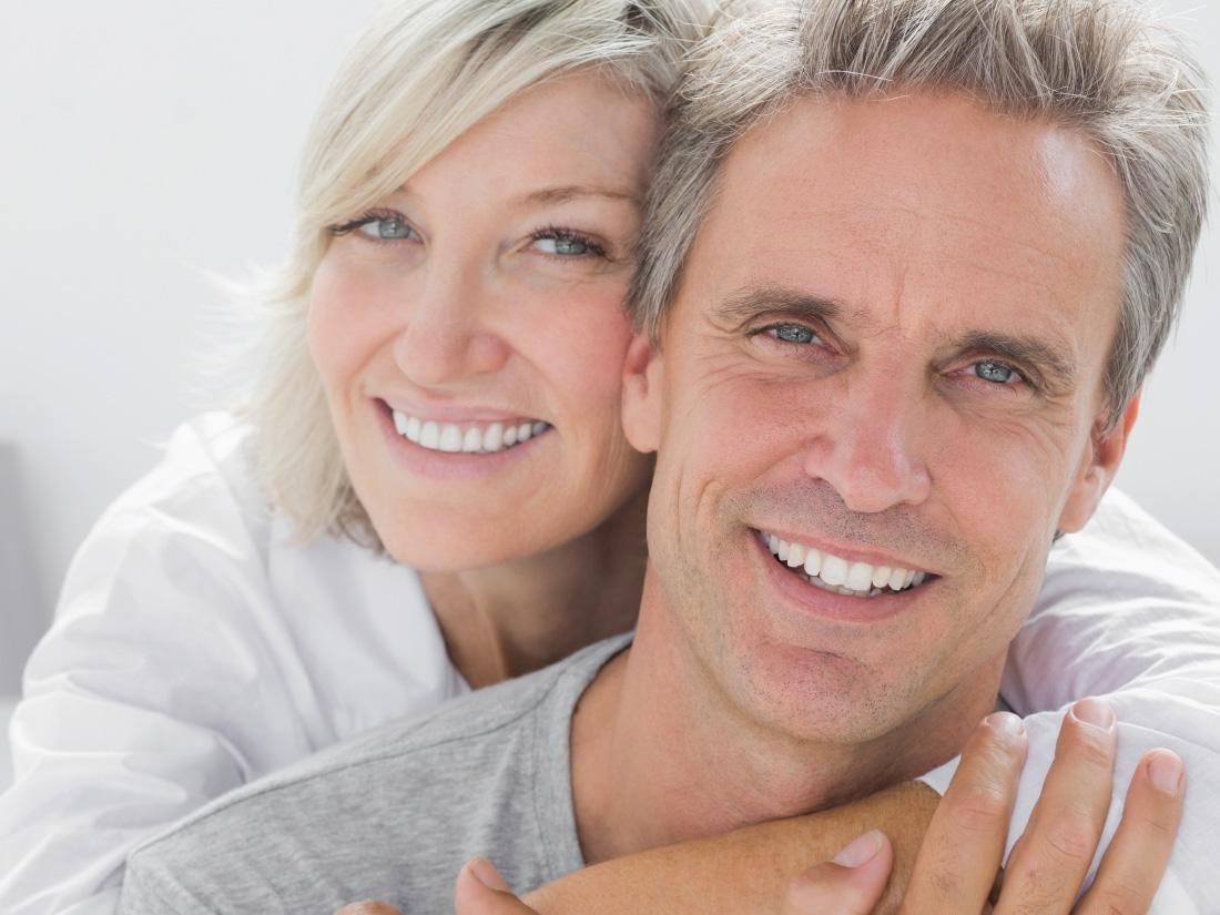 ¿Cómo reponer los dientes perdidos? El mejor tratamiento para remplazar una o varias piezas dentales es el implante dental.