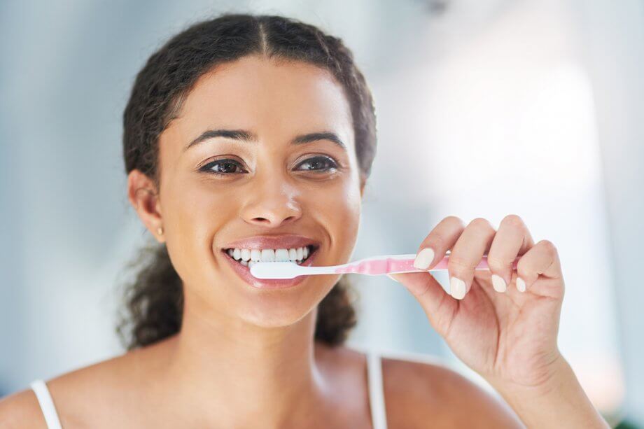 La terapia de la periodontitis es necesario cuando hay acumulación de placa y sarro en las encías.