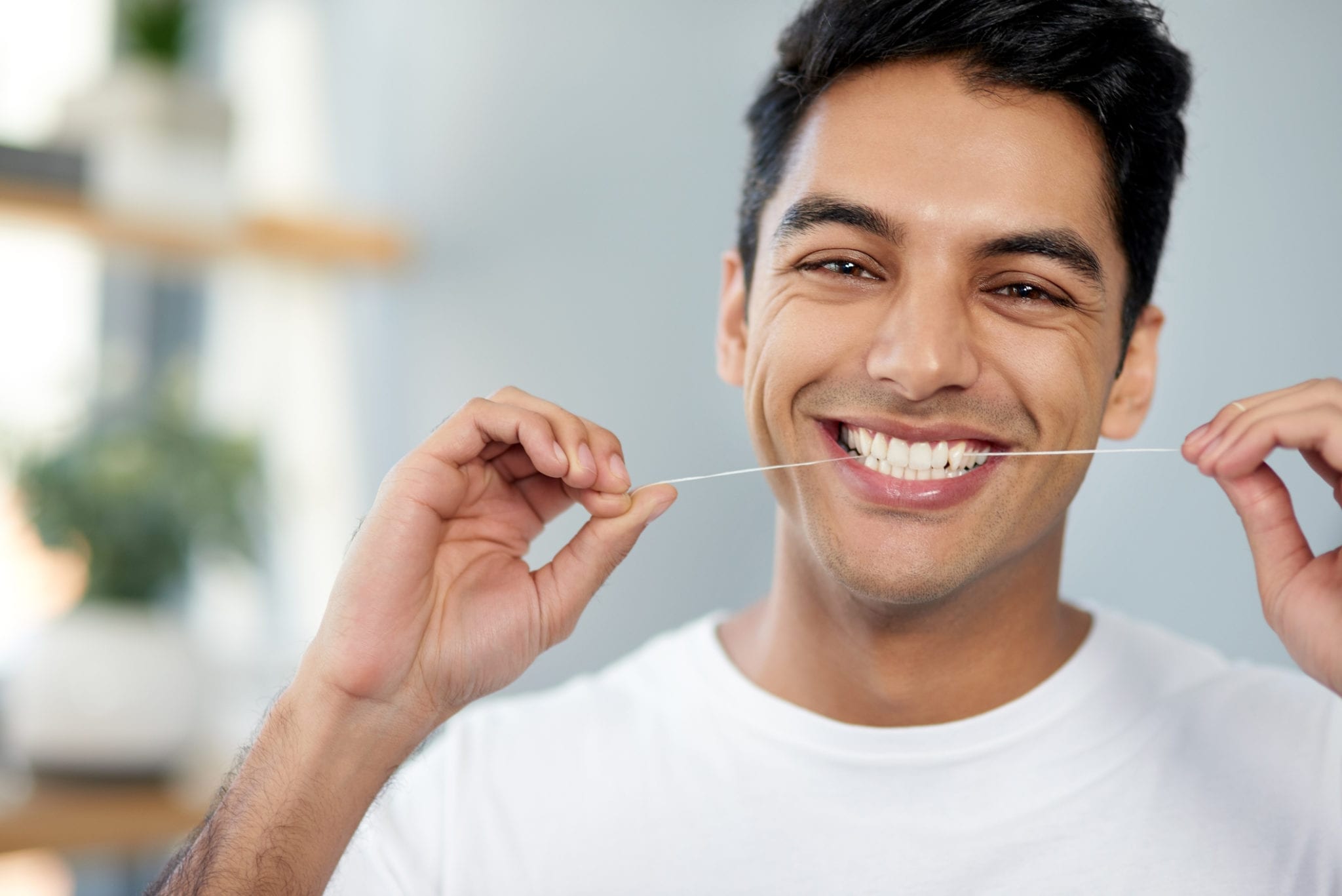 El odontólogo destaca algunos de los 6 beneficios de una buena higiene oral: mantener la salud bucal y salud general saludables.