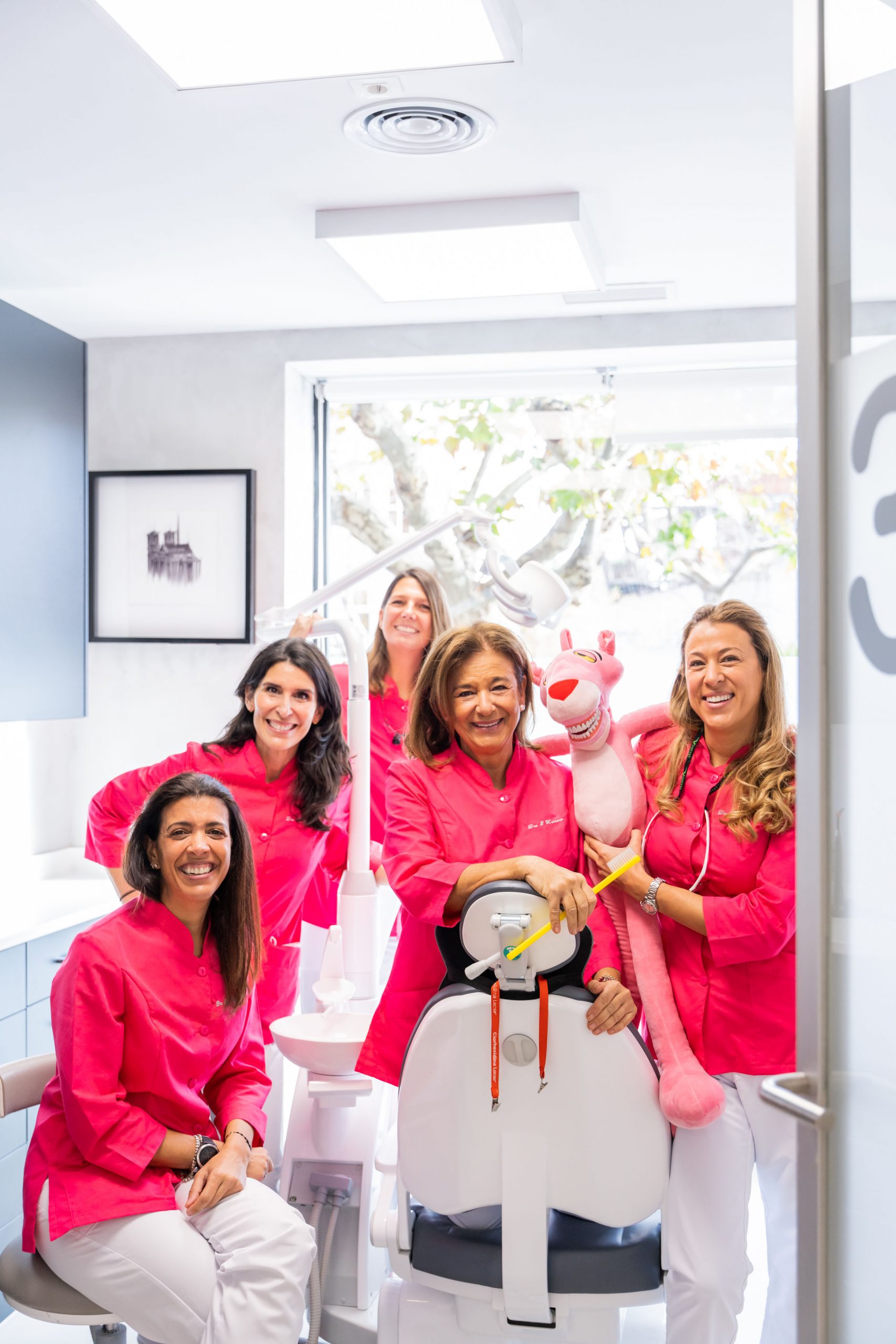 ¿Cómo elegir tu clínica dental? Se recomienda escoger un centro odontológico cerca de tu vivienda y que se adapte a tus necesidades.