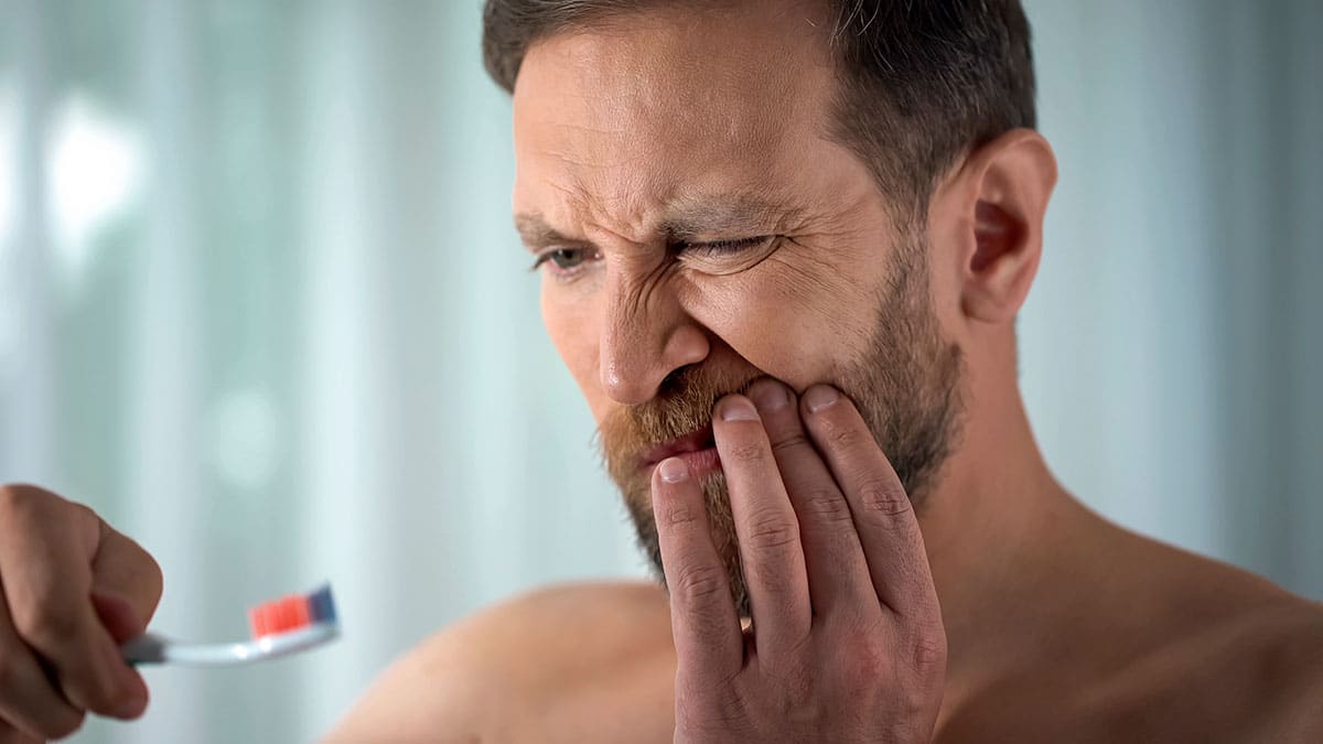 La clínica dental Dentalarroque indica que hay distintos tipos de tratamientos periodontales pero lo importante es tratar la enfermedad periodontal. Te ayudamos a cuidar tu salud bucal.