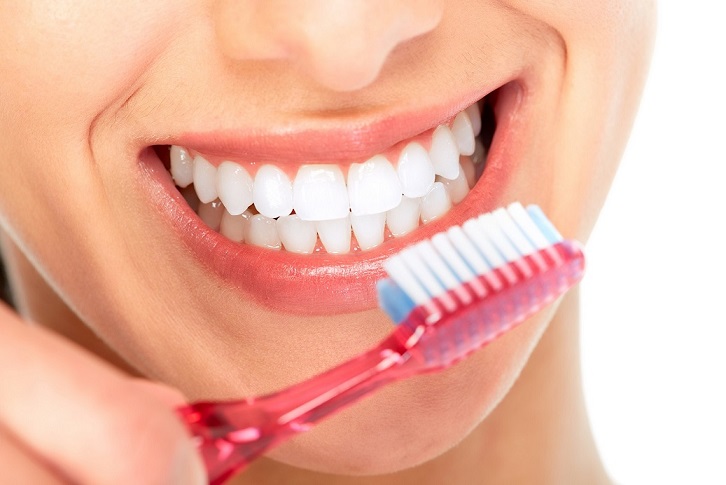 La clínica Dentalarroque indica que los 3 tipos de caries dental se pueden prevenir con buenos hábitos de higiene bucal.