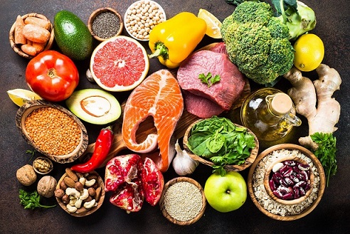 La clínica Dentalarroque destaca uno de los 5 alimentos buenos para los dientes: verduras. Te ayudamos a cuidar de tu boca.