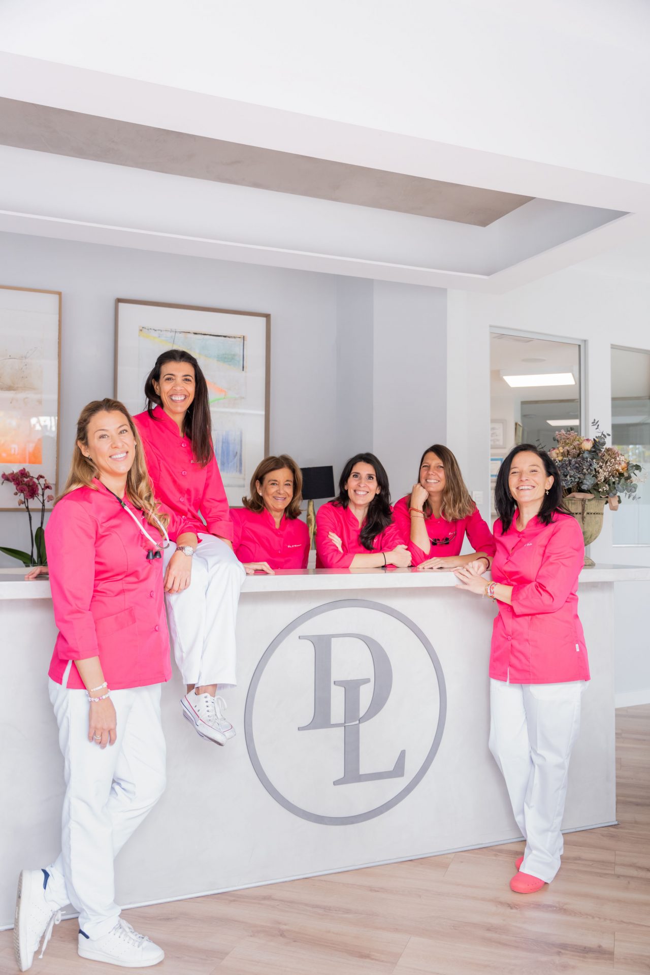 La clínica dental Dentalarroque destaca una de las 5 razones para cambiar de clínica dental: una mala atención.