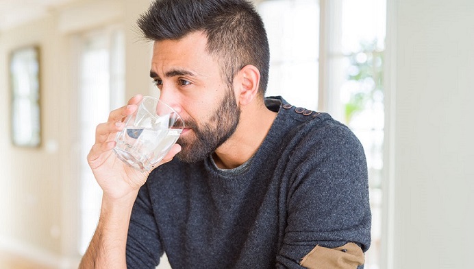 ¿Cuál es la función de la saliva? En Dentalarroque se recomienda una revision dental periodica para prevenir problemas dentales.