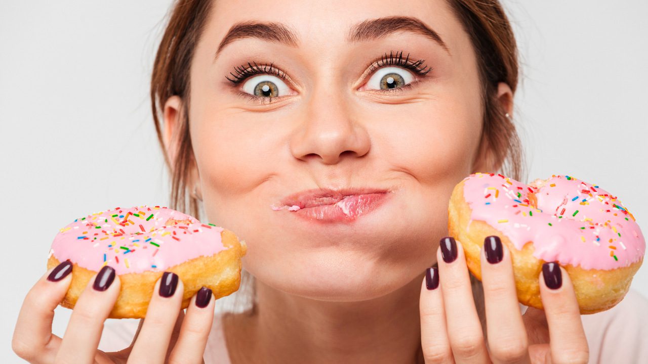 La clínica dental Dentalarroque recomienda una limpieza dental profesional para eliminar el sarro.