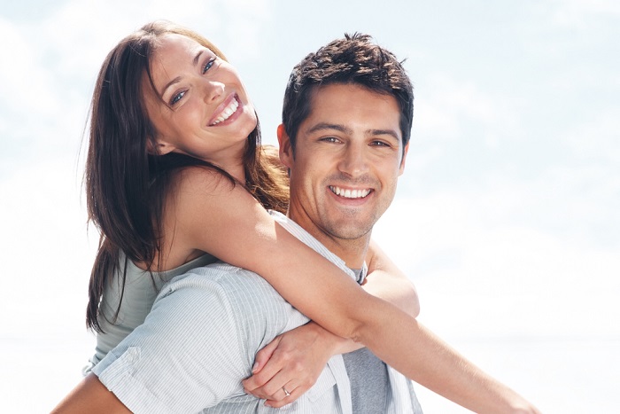 La clínica Dentalarroque recomienda el implante dental seguro y cómodo para recuperar tu sonrisa.